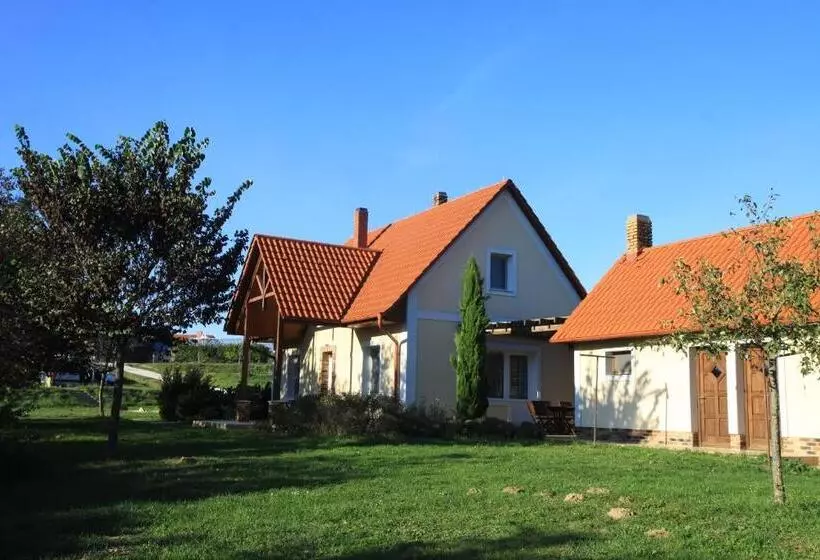 ペンション Gurudeva Bhavan