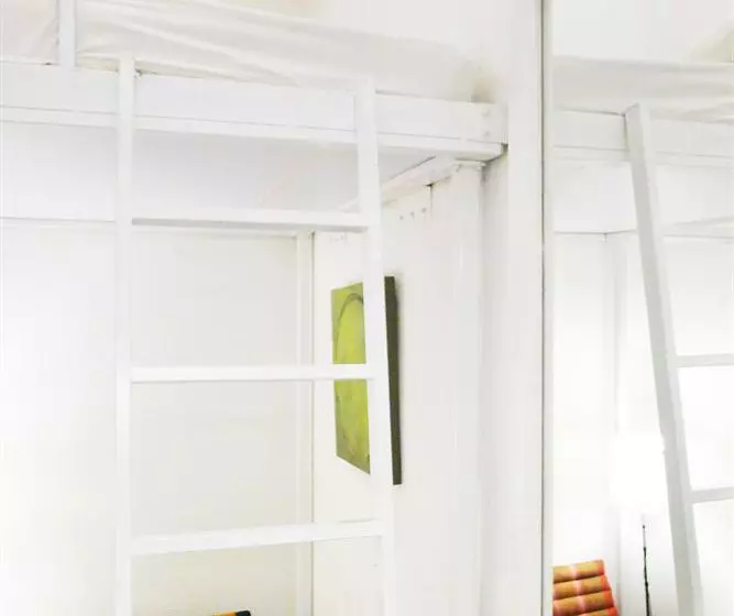 5footway.inn Project Bugis Hostel