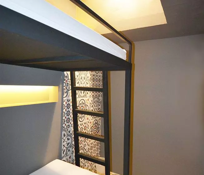 5footway.inn Project Bugis Hostel