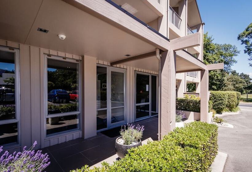 Clear Ridge Apartments