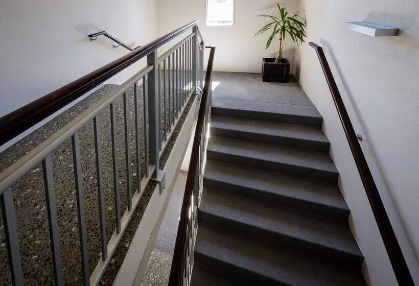 Clear Ridge Apartments