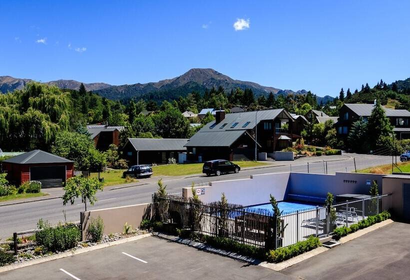 Clear Ridge Apartments