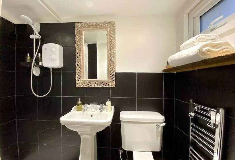 Отель 27 Brighton Guesthouse