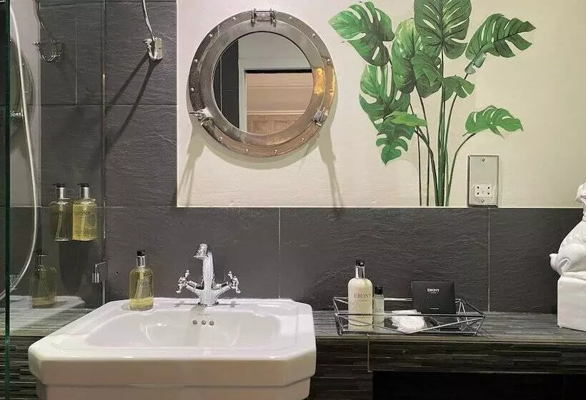 Отель 27 Brighton Guesthouse