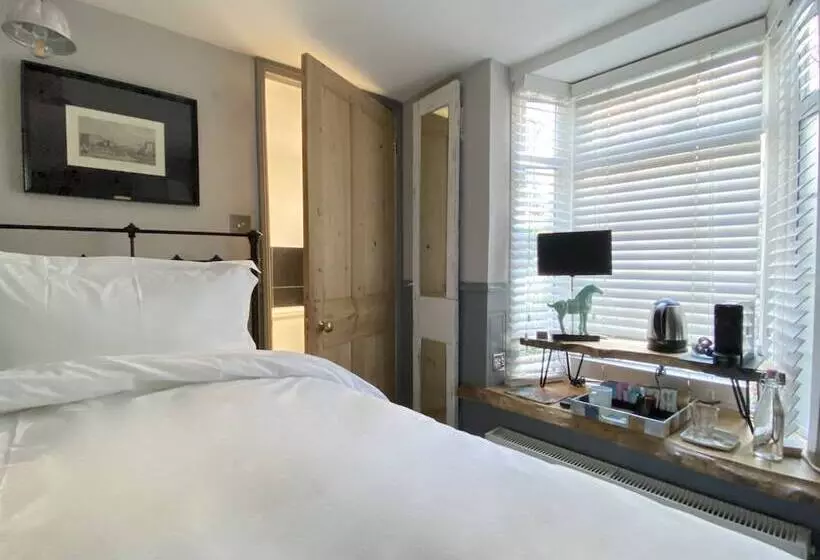 Отель 27 Brighton Guesthouse