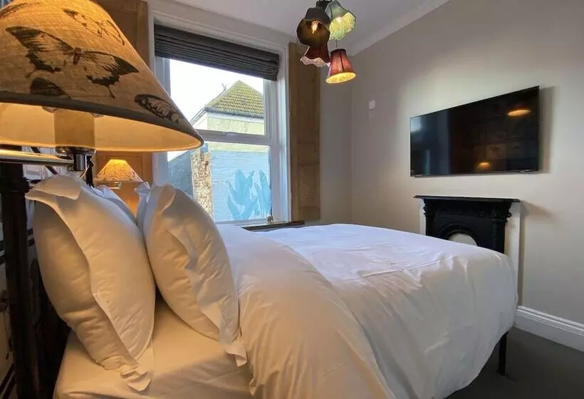 Отель 27 Brighton Guesthouse