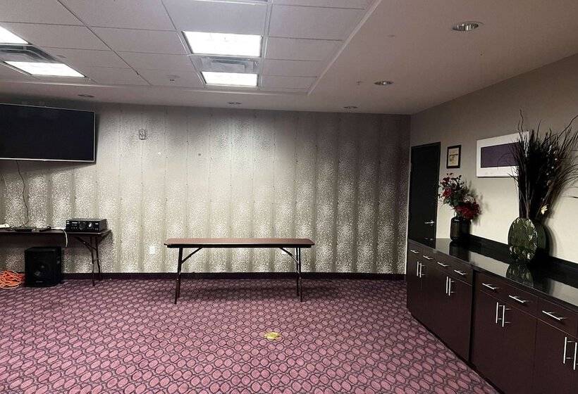 Отель Baymont By Wyndham College Station