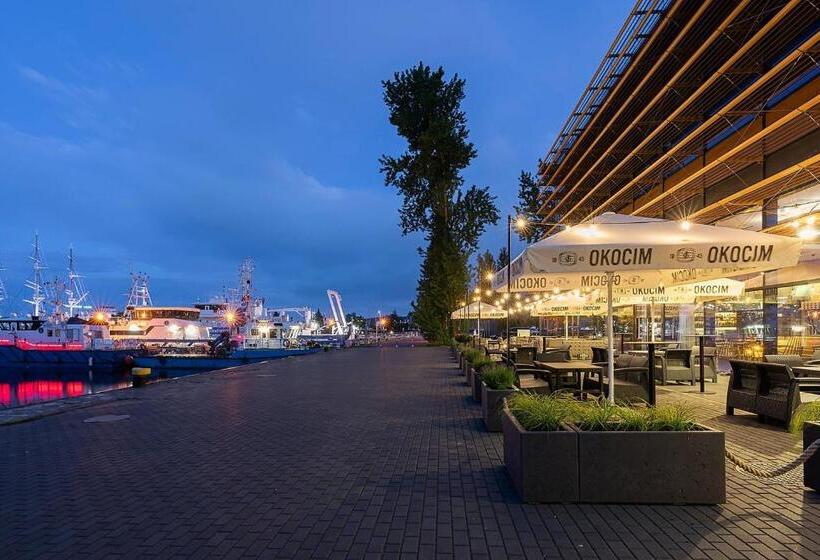 בית מלון כפרי Courtyard By Marriott Gdynia Waterfront