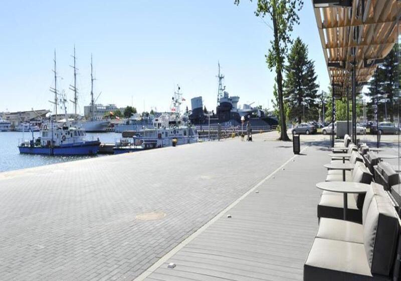 בית מלון כפרי Courtyard By Marriott Gdynia Waterfront