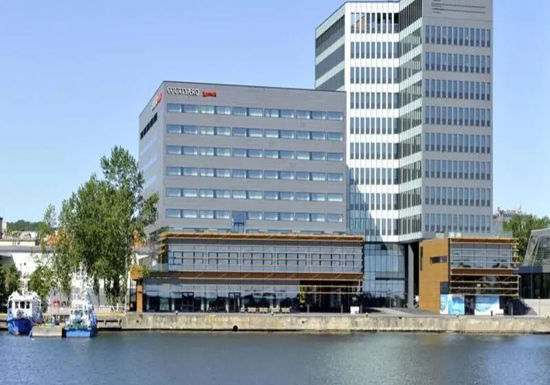 בית מלון כפרי Courtyard By Marriott Gdynia Waterfront