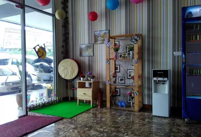 בית מלון כפרי Zamburger Sungai Besi