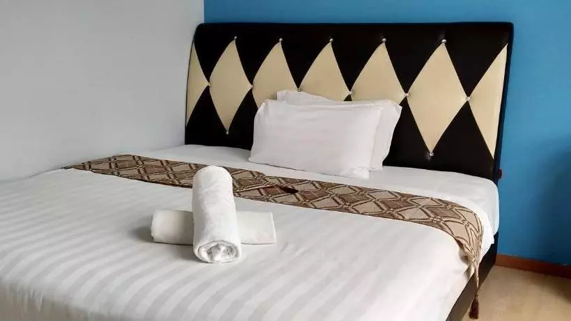 בית מלון כפרי Zamburger Sungai Besi