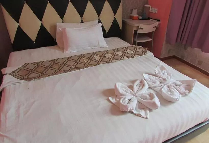 בית מלון כפרי Zamburger Sungai Besi