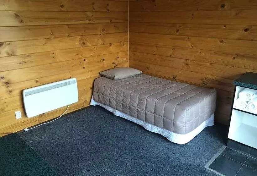 Отель Greymouth Seaside Top 10 Holiday Park