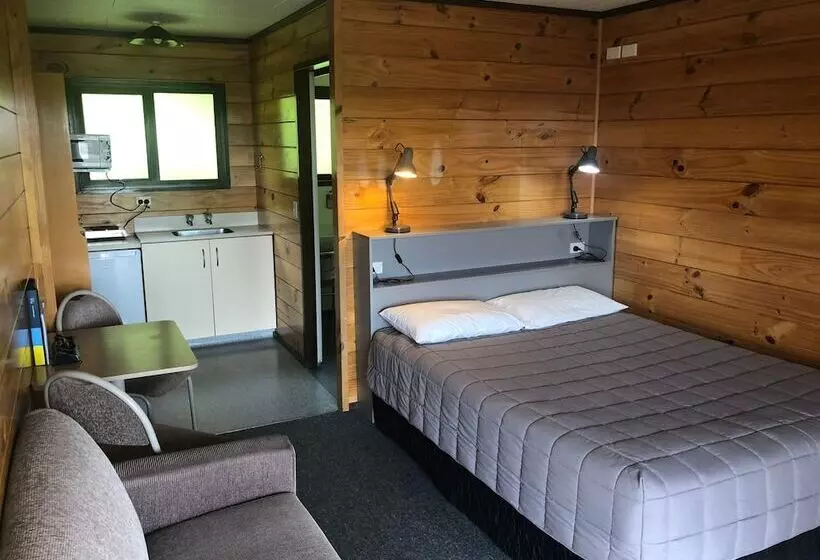 Отель Greymouth Seaside Top 10 Holiday Park