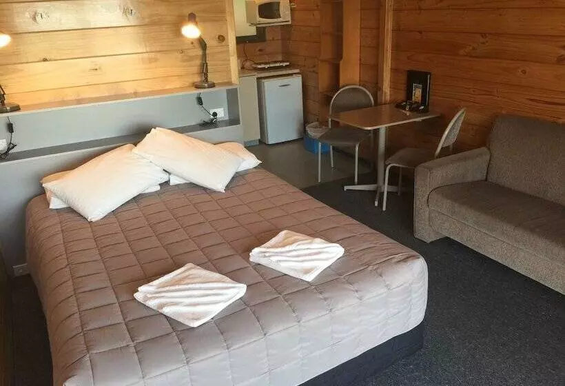 Отель Greymouth Seaside Top 10 Holiday Park