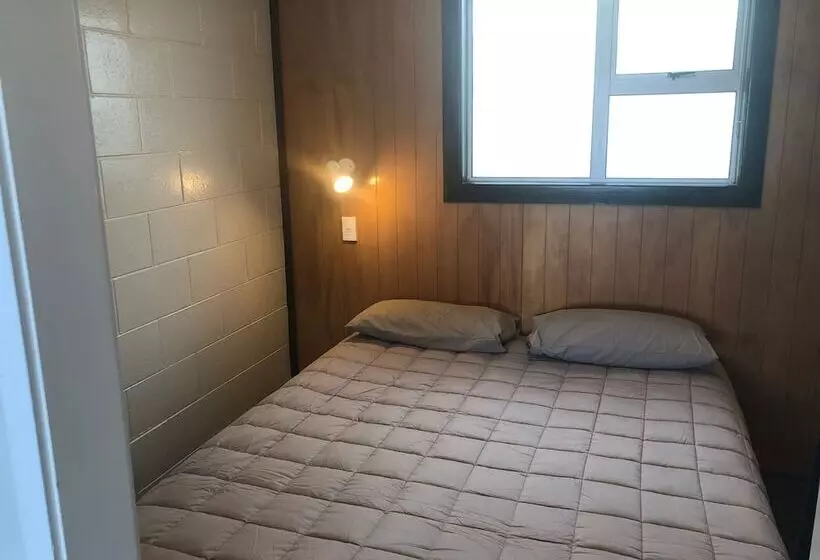 Отель Greymouth Seaside Top 10 Holiday Park