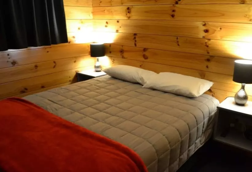 Отель Greymouth Seaside Top 10 Holiday Park