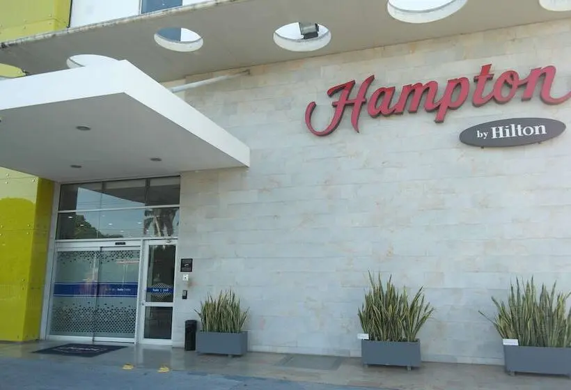 ホテル Hampton By Hilton Valledupar