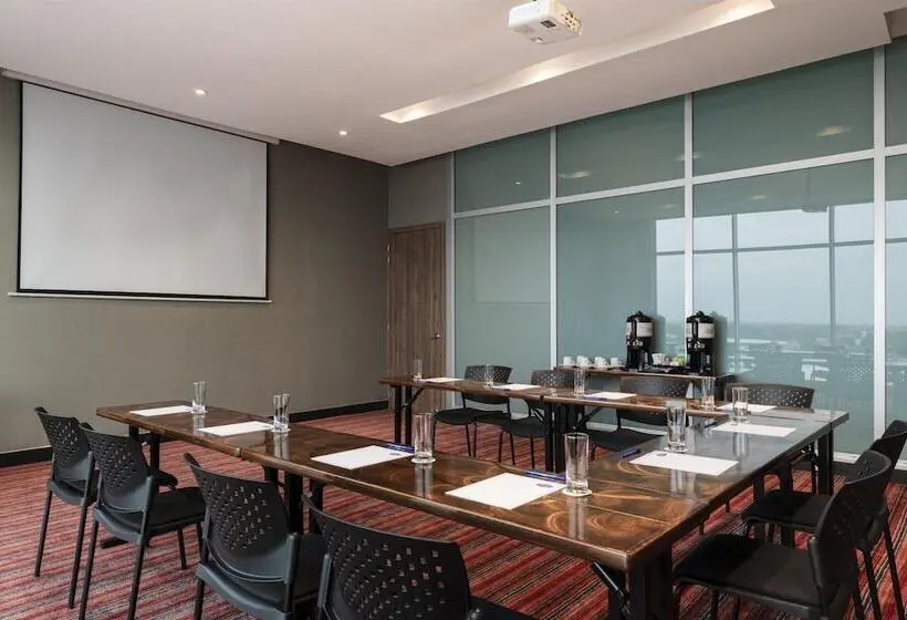 ホテル Hampton By Hilton Valledupar
