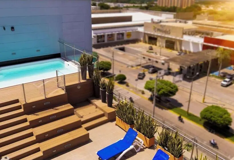 ホテル Hampton By Hilton Valledupar