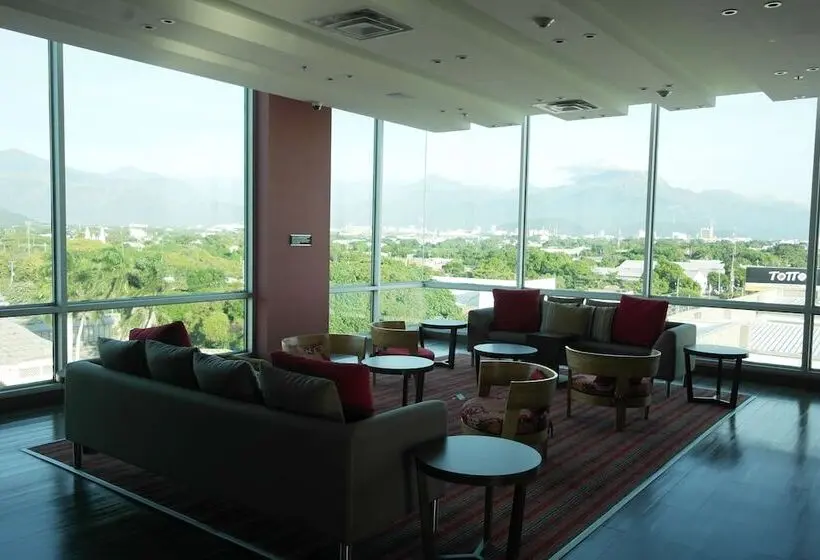 ホテル Hampton By Hilton Valledupar