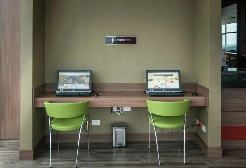 ホテル Hampton By Hilton Valledupar