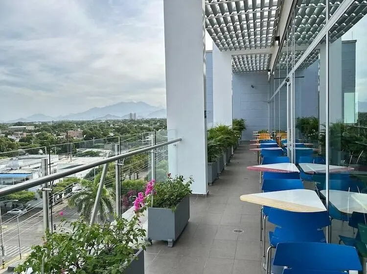 ホテル Hampton By Hilton Valledupar