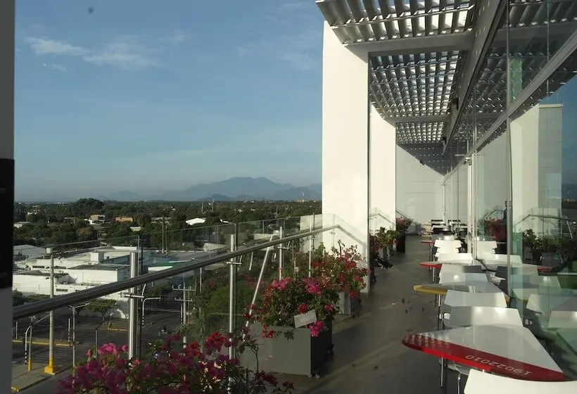 ホテル Hampton By Hilton Valledupar