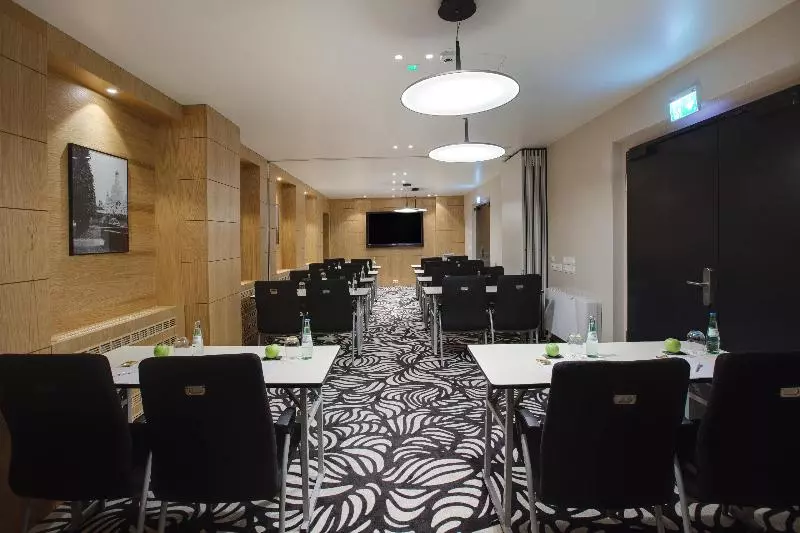 هتل Holiday Inn Dresden   Am Zwinger, An Ihg