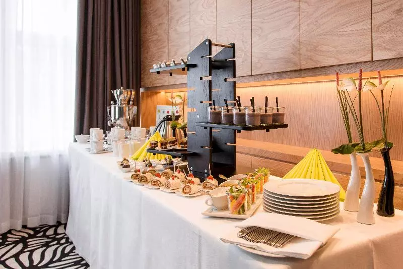 هتل Holiday Inn Dresden   Am Zwinger, An Ihg