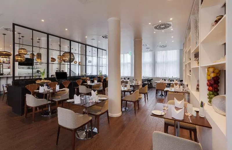 هتل Holiday Inn Dresden   Am Zwinger, An Ihg