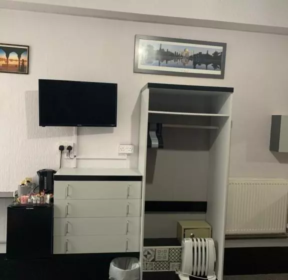 Hotelli Hornby Villa B&b Couples & Families Only Central Location