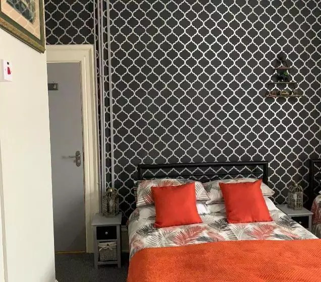 Hotelli Hornby Villa B&b Couples & Families Only Central Location