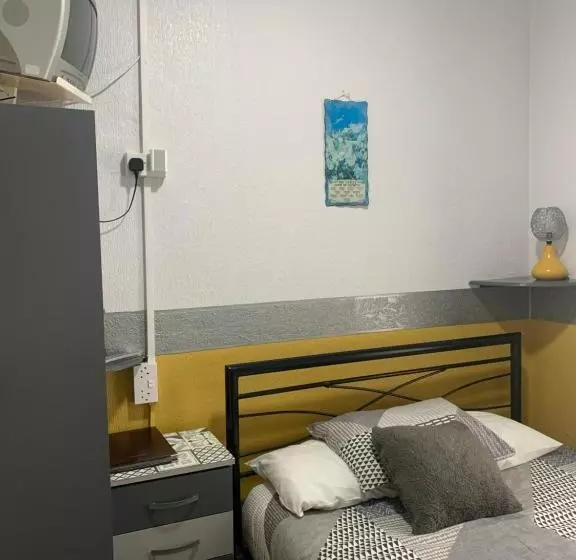 Hotelli Hornby Villa B&b Couples & Families Only Central Location