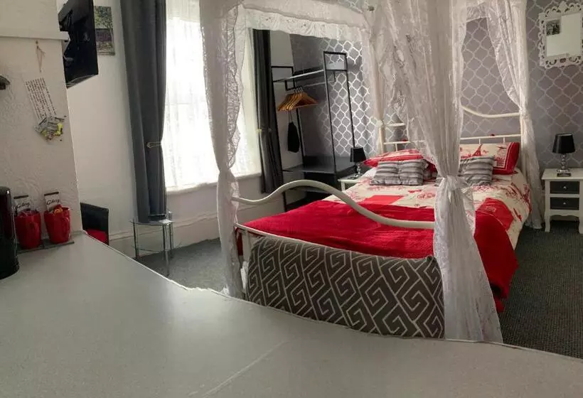 Hotelli Hornby Villa B&b Couples & Families Only Central Location