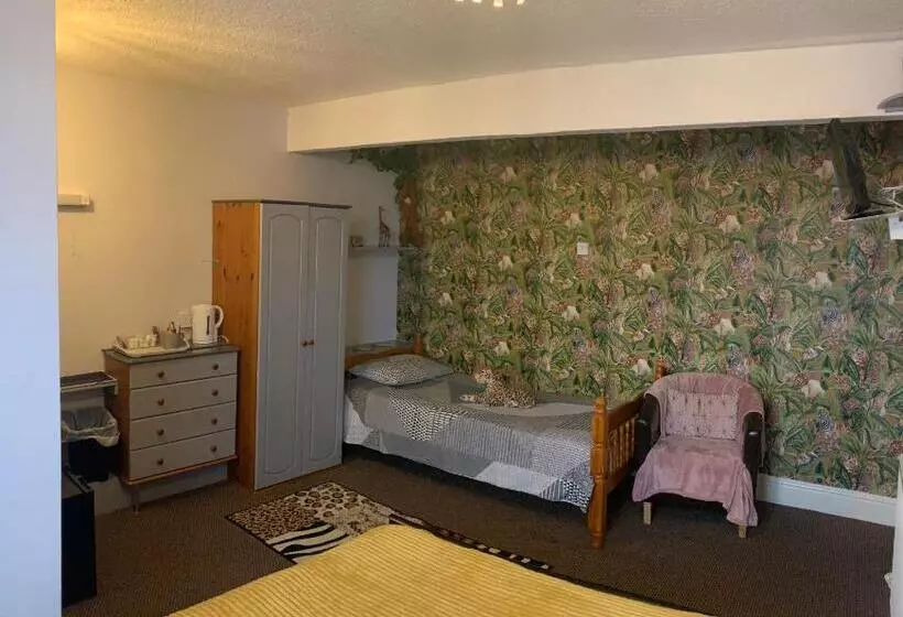 Hotelli Hornby Villa B&b Couples & Families Only Central Location