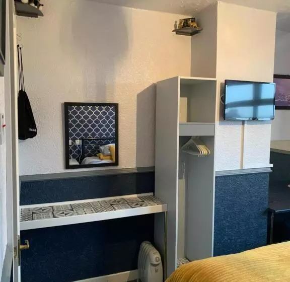 Hotelli Hornby Villa B&b Couples & Families Only Central Location