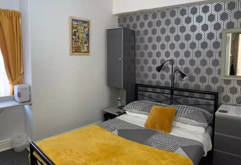 Hotelli Hornby Villa B&b Couples & Families Only Central Location