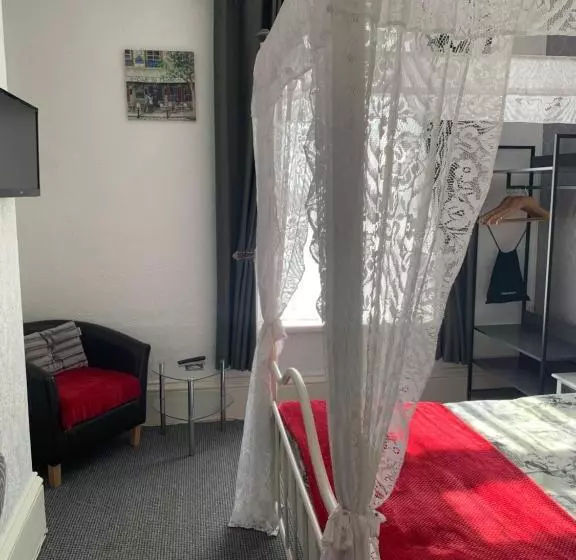 Hotelli Hornby Villa B&b Couples & Families Only Central Location