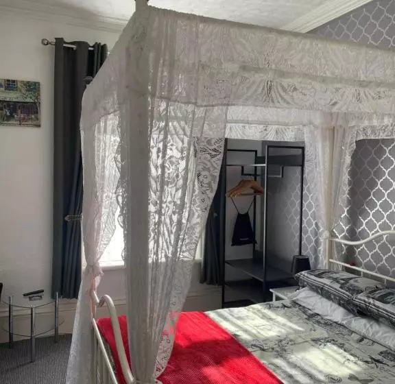 Hotelli Hornby Villa B&b Couples & Families Only Central Location