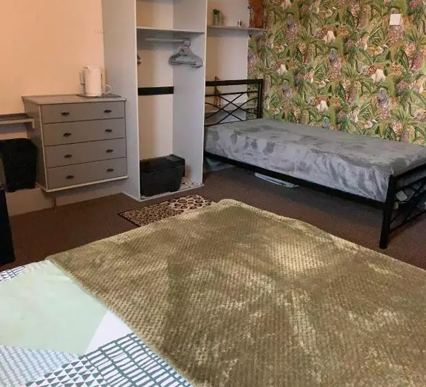 Hotelli Hornby Villa B&b Couples & Families Only Central Location