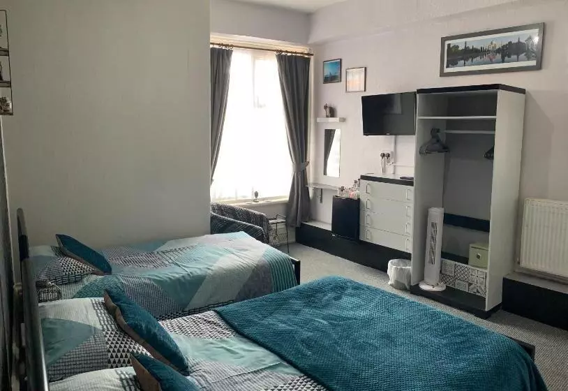 Hotelli Hornby Villa B&b Couples & Families Only Central Location