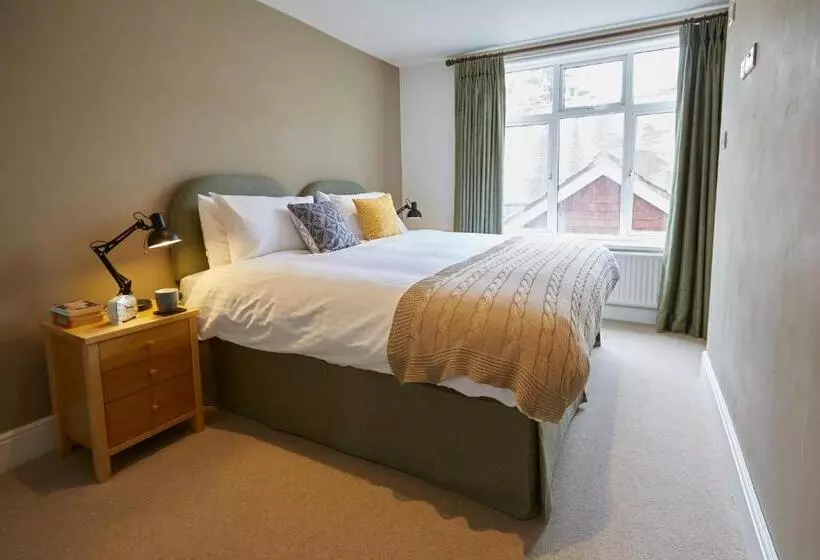 Hotel Lyndhurst House