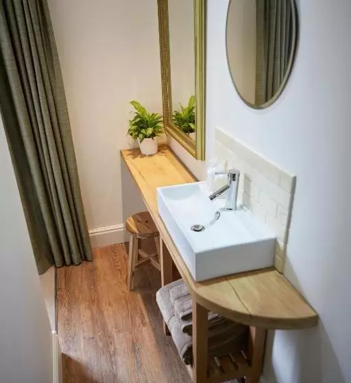 Hotel Lyndhurst House