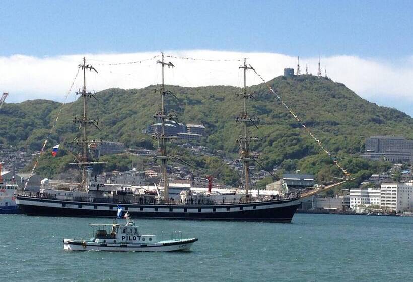 فندق Marine World