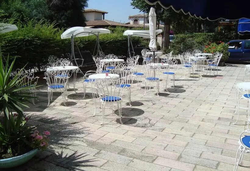 בית מלון כפרי Sandalyon