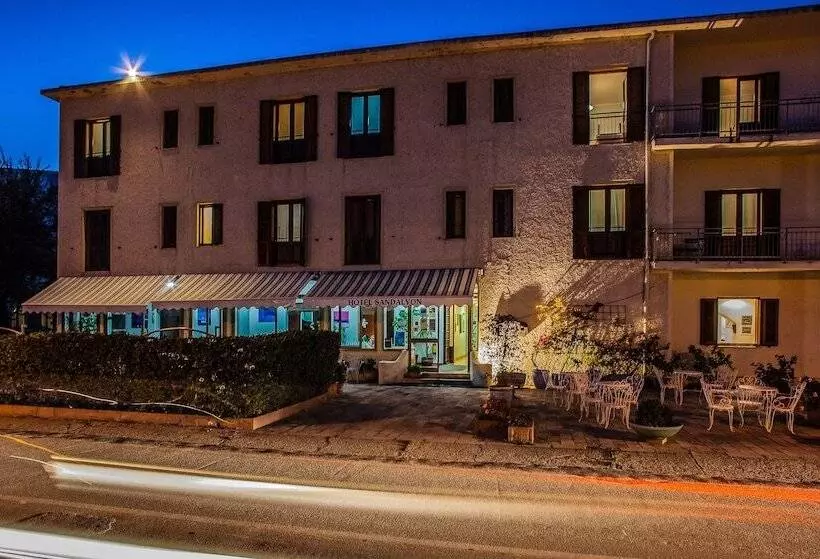 בית מלון כפרי Sandalyon