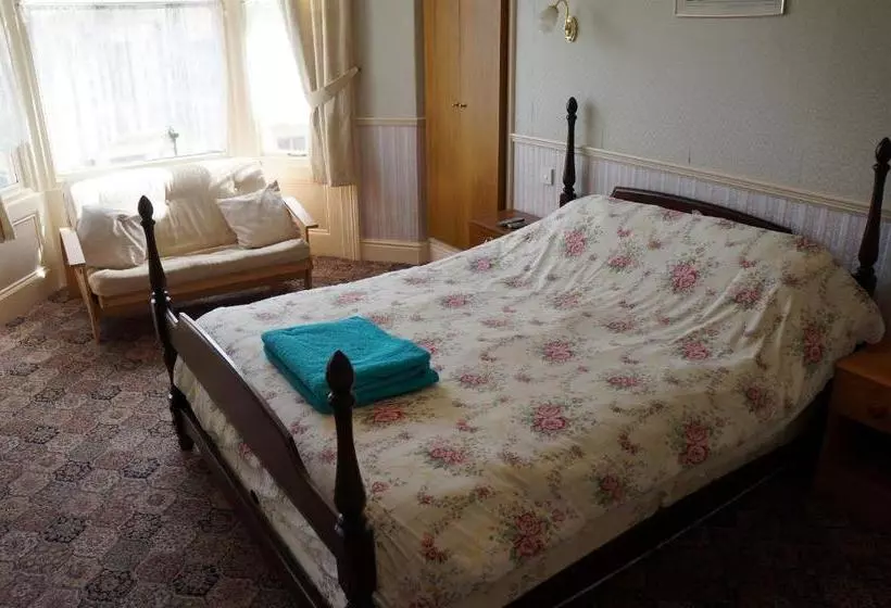 Отель The Captain Guesthouse