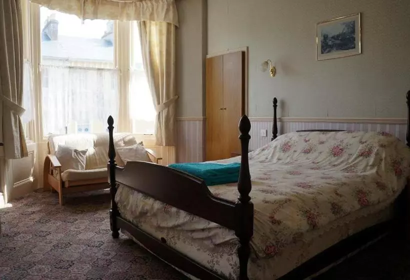 Отель The Captain Guesthouse